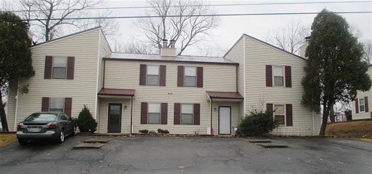 1st image of 927 Kingsbury Dr APT D