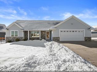 1735 Red Oak St, Green Bay, WI 54313