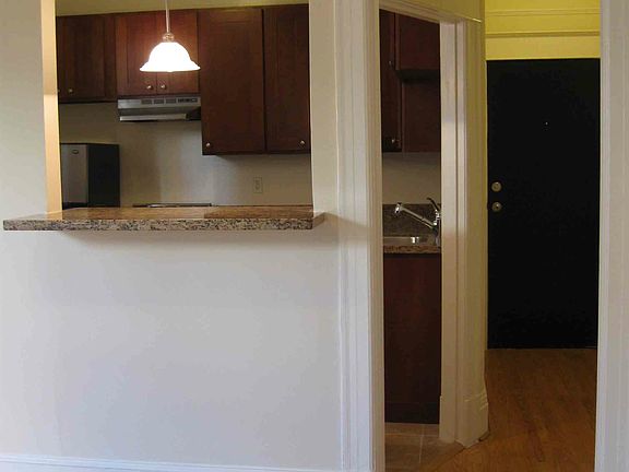 4th image of 1565 Washington St