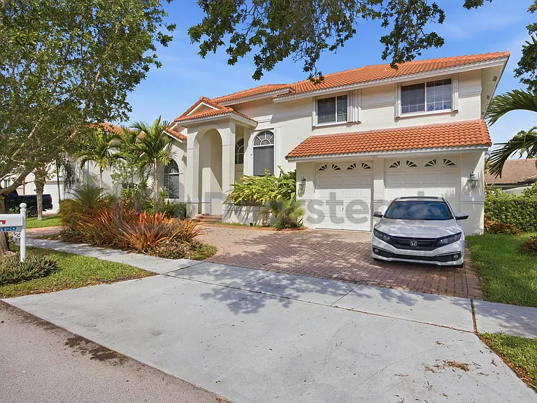 1120 NW 179th Ave — Photo 2