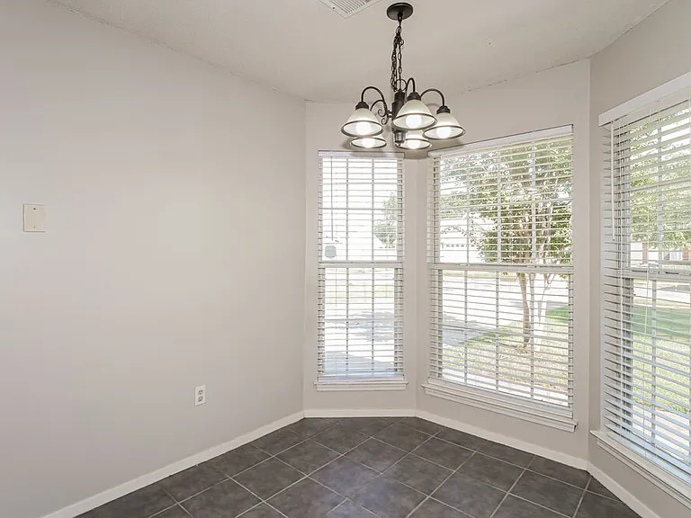 6935 Amanda Dr N — Photo 6