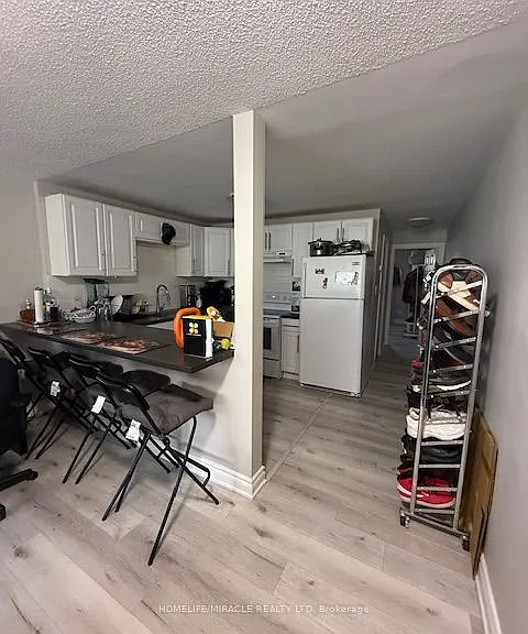 9 Ellen St — Photo 5