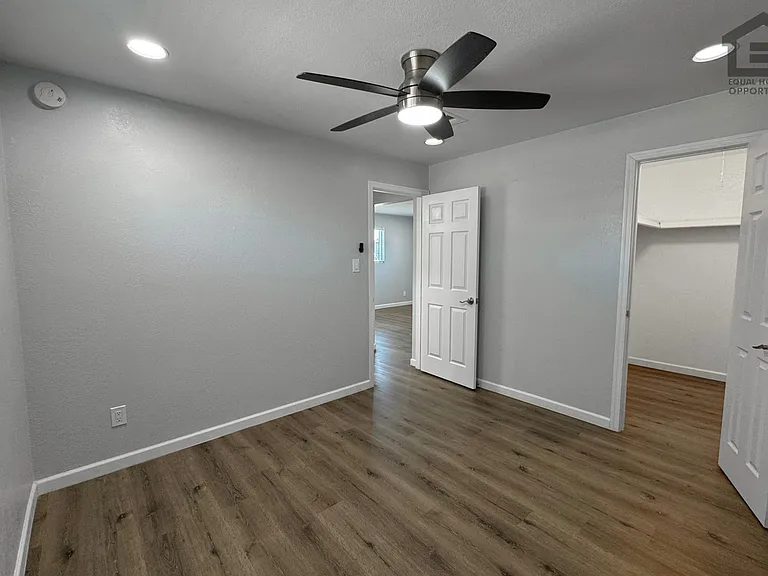 4933 E Willetta St — Photo 41