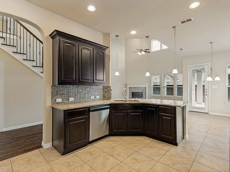 6100 Mickelson Way — Photo 7