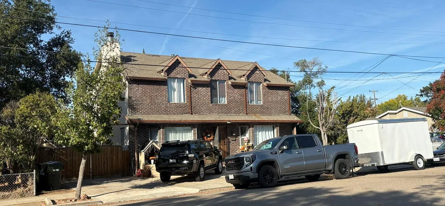 1844 Elm St photo 1