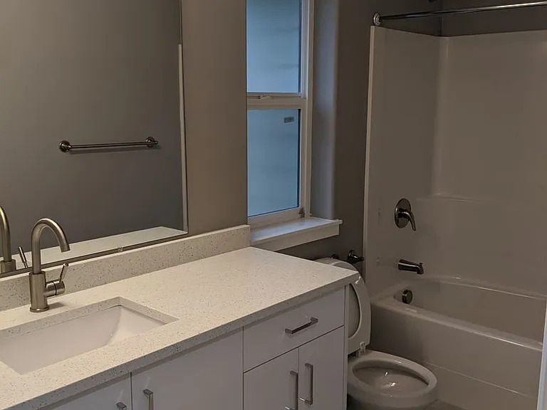 7655 Parkland Dr — Photo 16