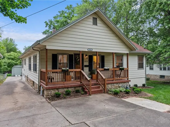2521 W 47th Ter, Westwood, KS 66205