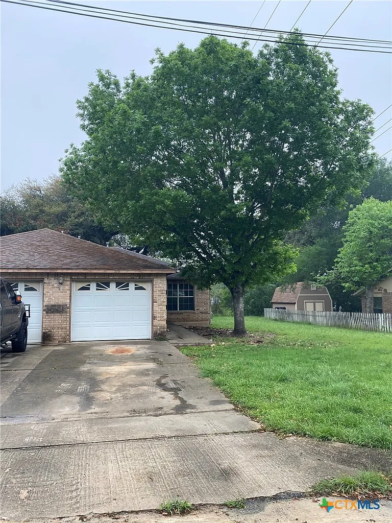 2 bed, 1.0 bath, 896 sqft, $1,275 — Photo 3