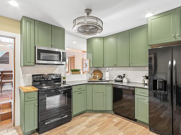 3rd image of 28 Montrano Ave