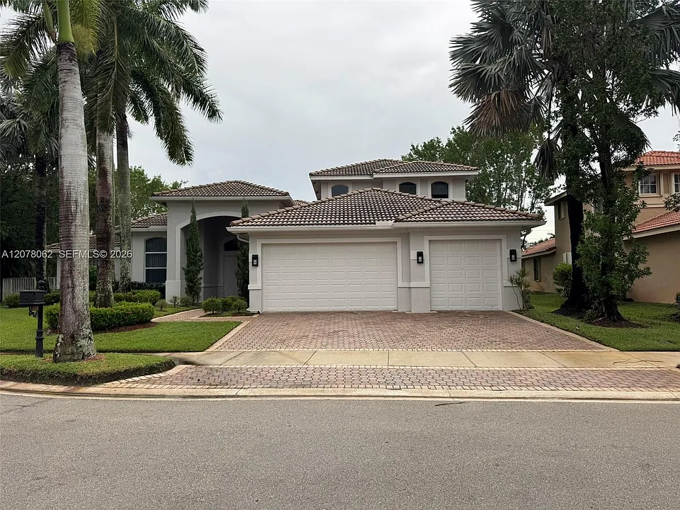 1360 Victoria Isle Dr