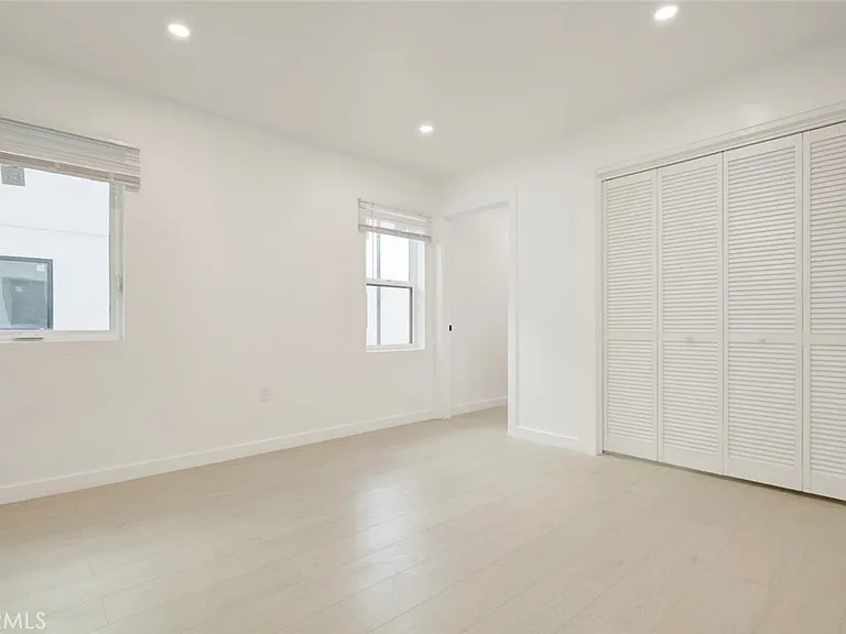 5654 1/2 Cartwright Ave #5654 — Photo 11