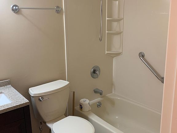 4th image of 41 Ilyse Ct Floor 1