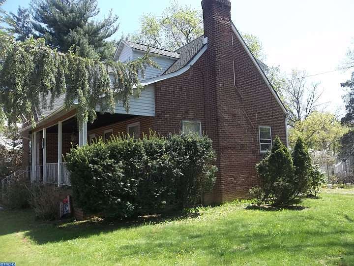 2nd image of 800 Church Rd