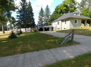 442 W Upton Ave, Reed City, MI 49677