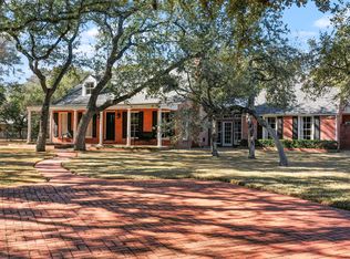 111 Cliffside Dr, Shavano Park, TX 78231