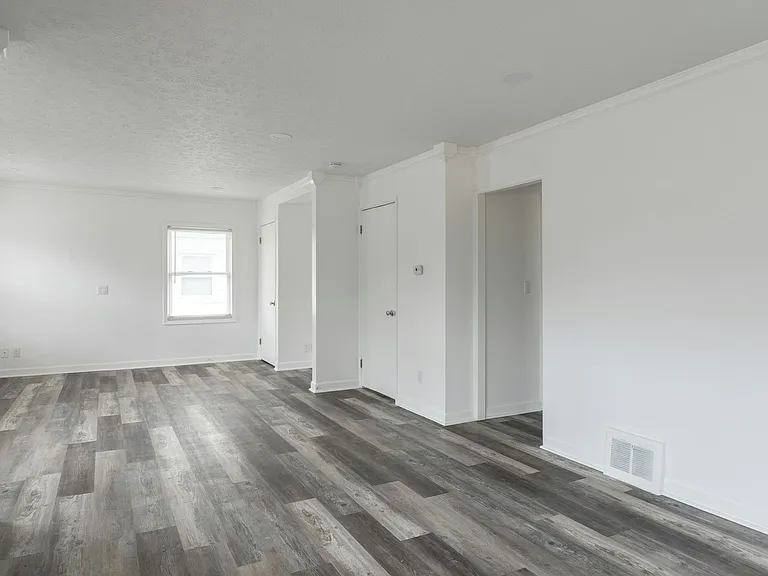 513 Henry St — Photo 4