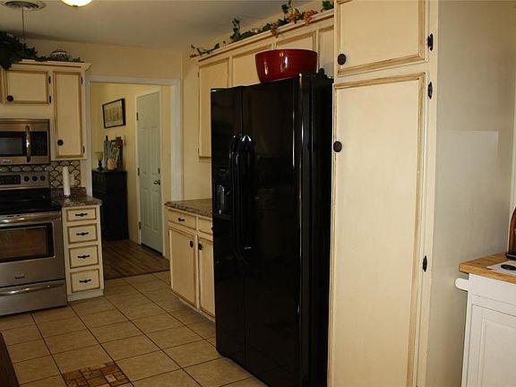 5th image of 502 Lovers Ln