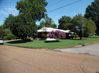 1015 Woodlawn St, Union City, TN 38261