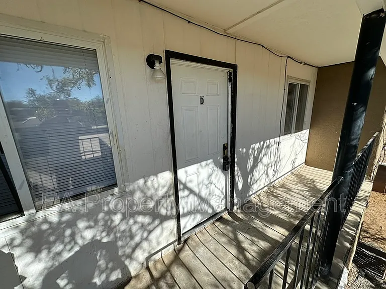 308 Virginia St NE #D — Photo 3