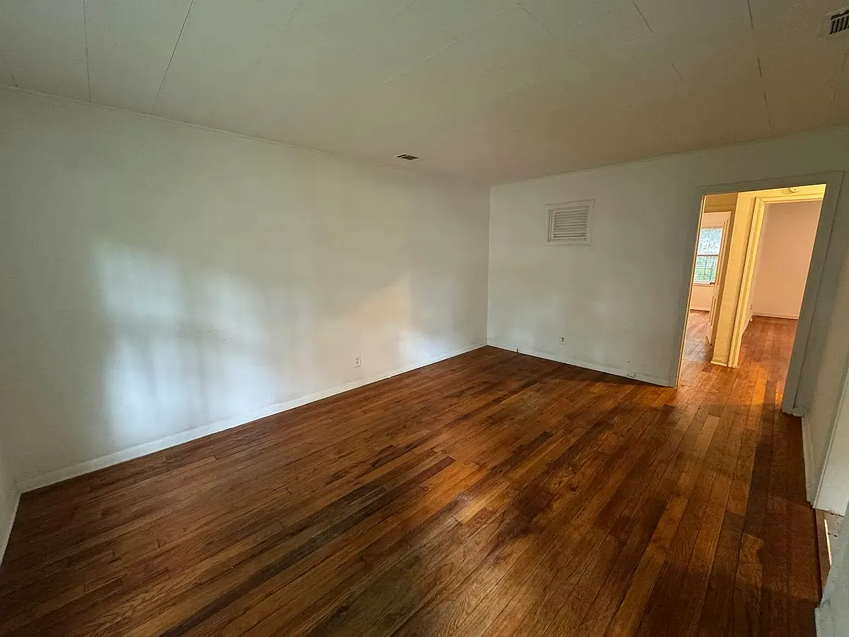 Building Photo - 1128 E 53rd St