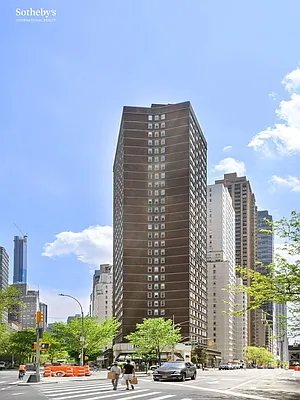 Sold by Sotheby's International Realty | media 25