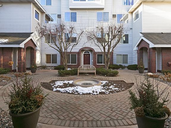 Welcome to 7540 Edinborough Way #1316