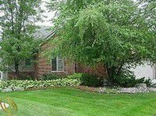 4755 Walnut Creek Cir, West Bloomfield, MI 48322