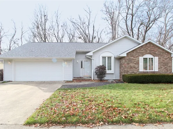 2126 Hidden Lake Ct, Charleston, IL 61920