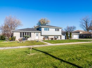 7944 W 75th St, Bridgeview, IL 60455