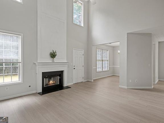5th image of 329 Horsehill St