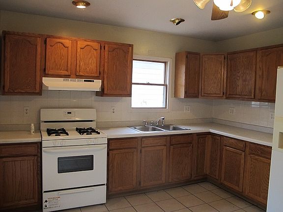 4th image of 1137 Park Ave