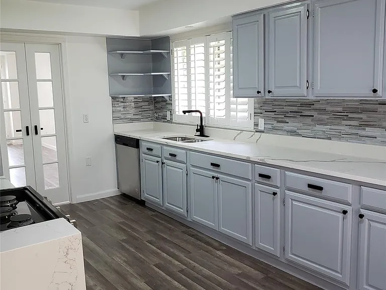 703 Meadow Creek Dr — Photo 8