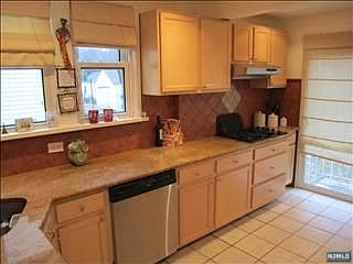 3rd image of 861 Ester Ave