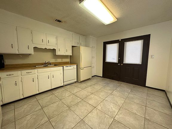 3rd image of 400 N Green St #B