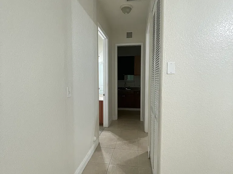 SW 133rd Ave — Photo 4