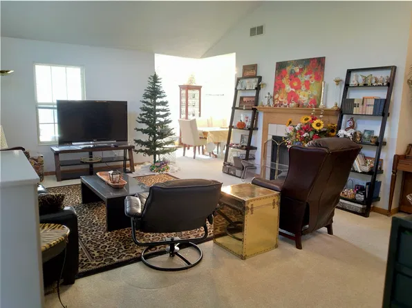 1205 E Jeffery Dr, Mahomet, IL 61853