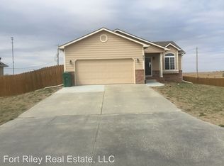 907 Maple St, Wakefield, KS 67487