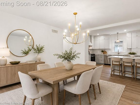 5th image of 475 Saint Clair Ave