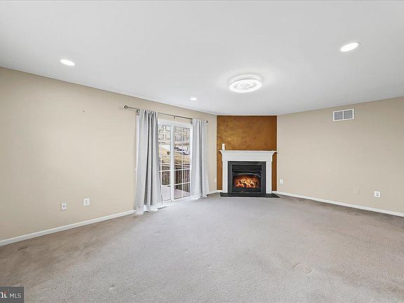 4th image of 3 Whalens Ct