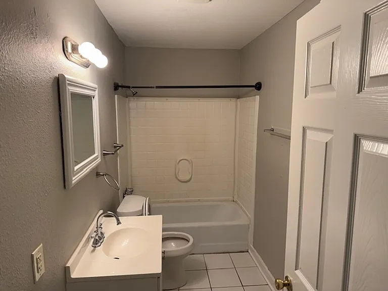 1711 San Saba St — Photo 7