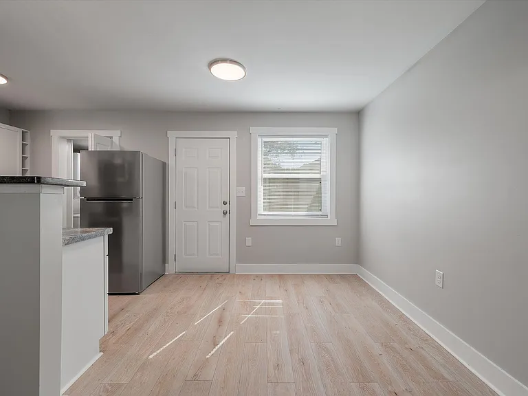 2133 Pierpont Ave #B — Photo 5