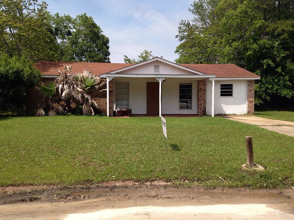 1st image of 2822 Wood Lane Dr