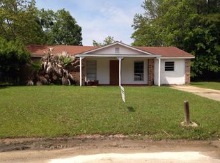 2822 Wood Lane Dr, Gautier, MS 39553