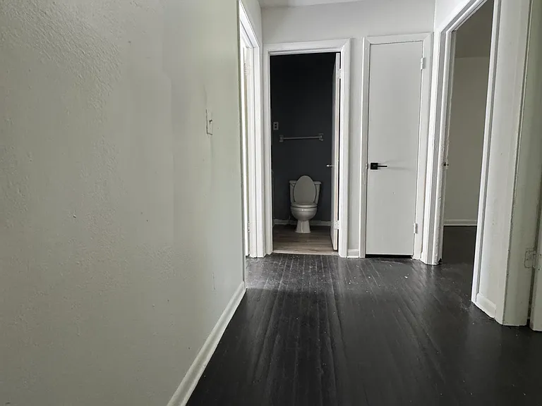 1131 Phelps St — Photo 8