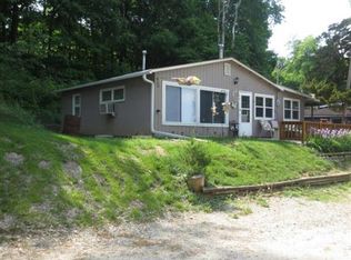 9867 F Ave, Wapello, IA 52653