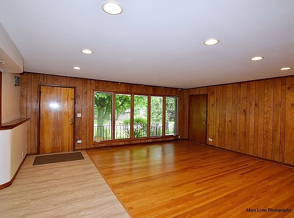 3rd image of 6N256 Linden Ave