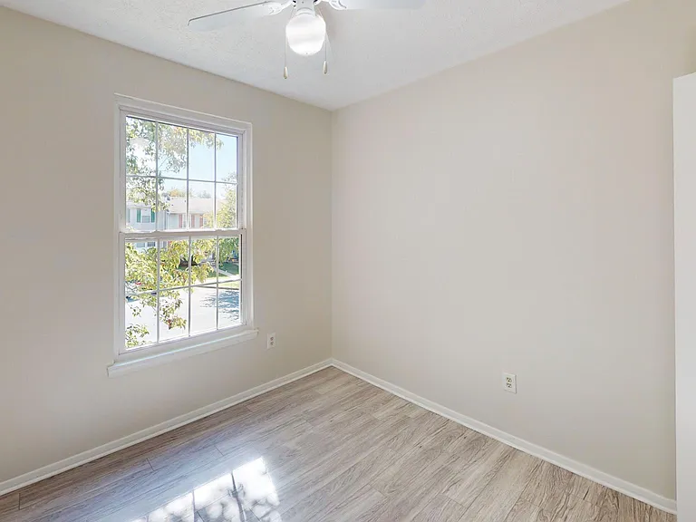 30 Samantha Ct — Photo 12