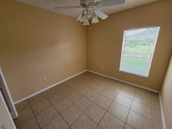 5th image of 833 Marquis Ct