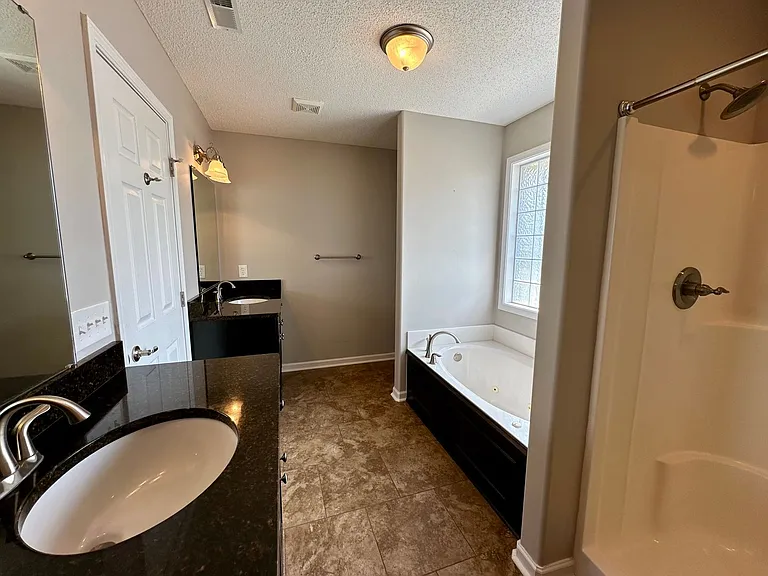 3920 Cantle Dr — Photo 6