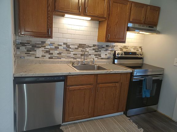 2nd image of 60 Alden Ave W